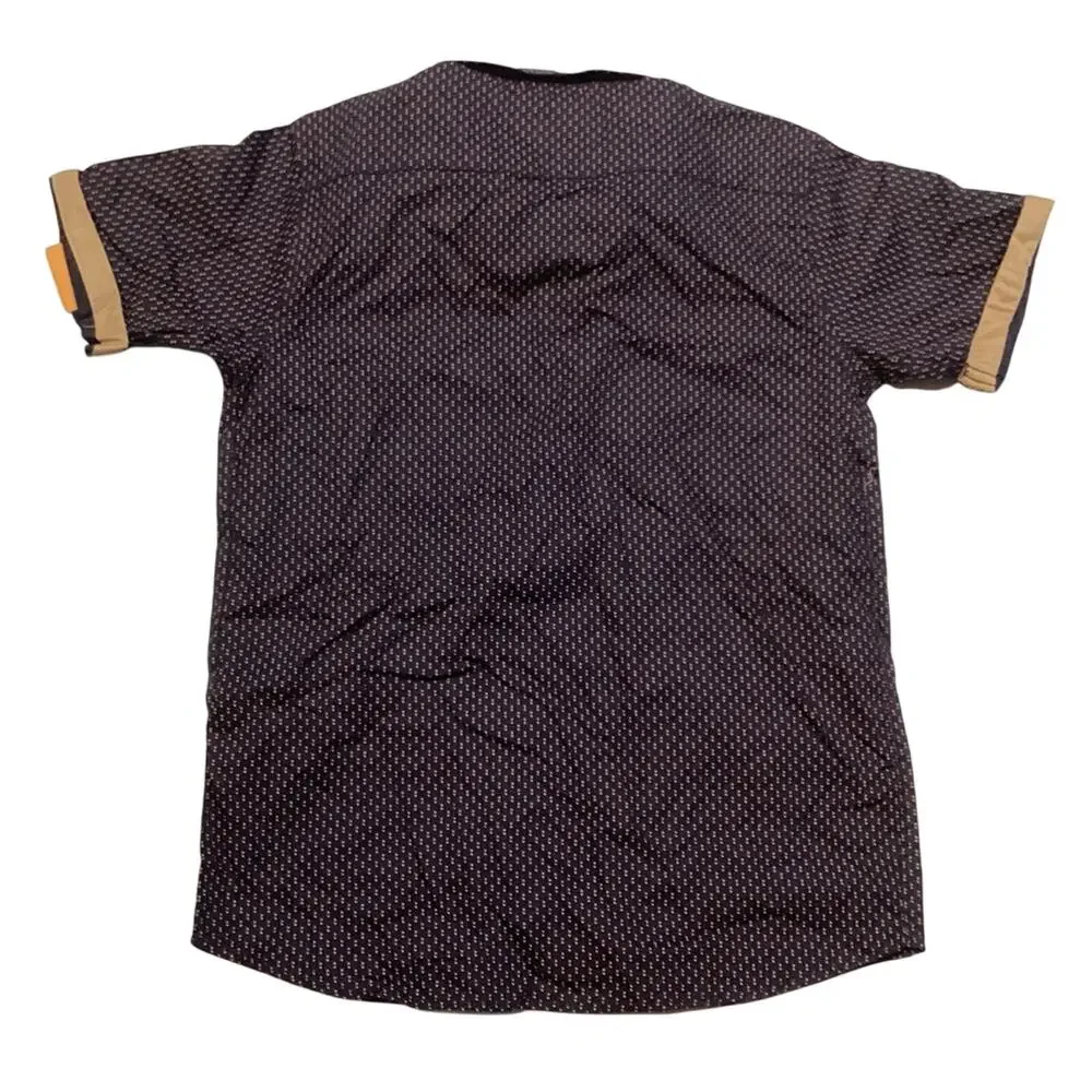Craft+Flow Button Down Shirt - Picture 2 of 4